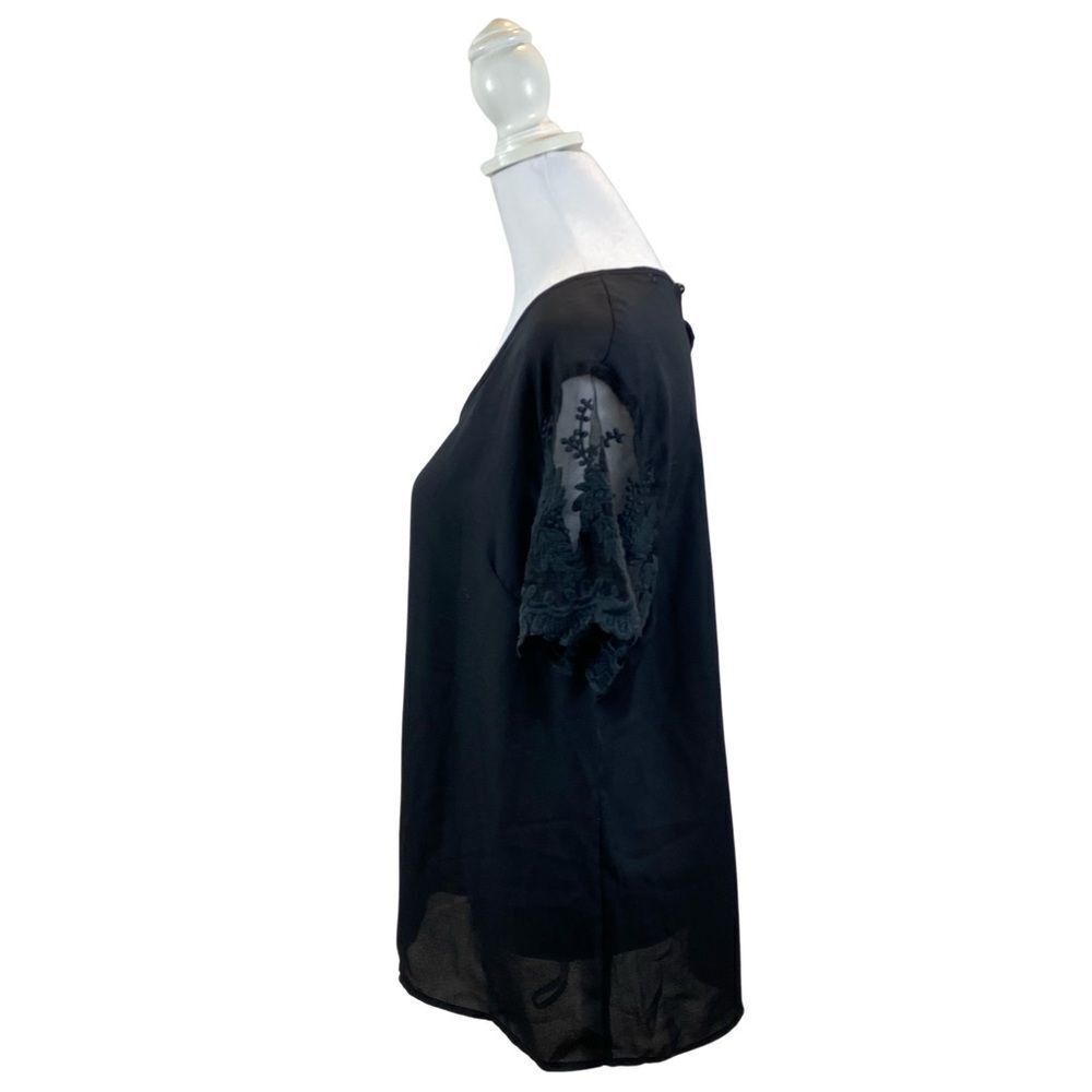 Liberty Love Brand Black Lace Scalloped Trimmed‎ Blouse Size Large